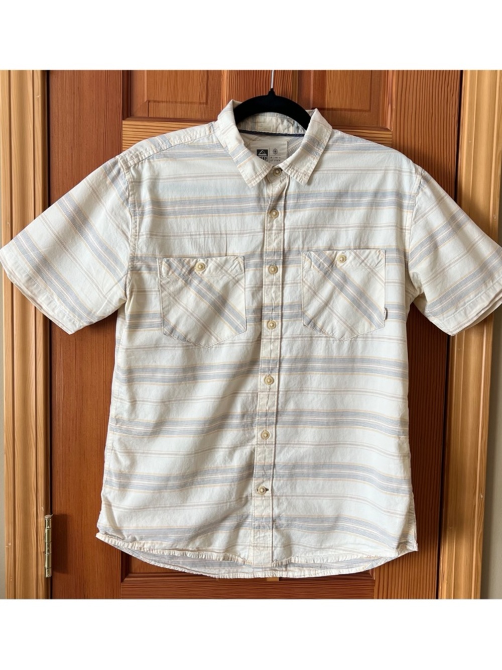 Reef Men's Short-Sleeve Button-Down Shirt in Yellow with Light Blue Stripes